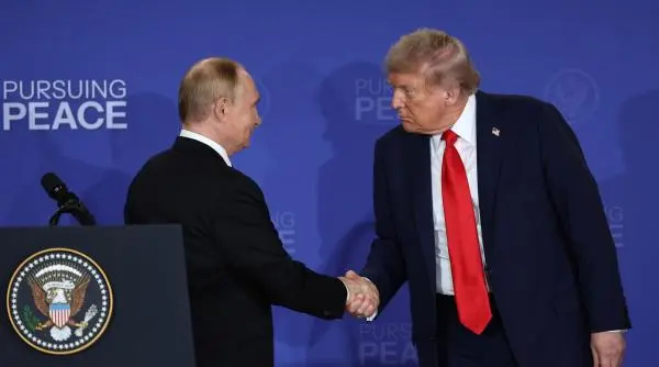 Trump suspendă taxele vamale uriașe pentru importurile din Rusia înainte de termenul limită