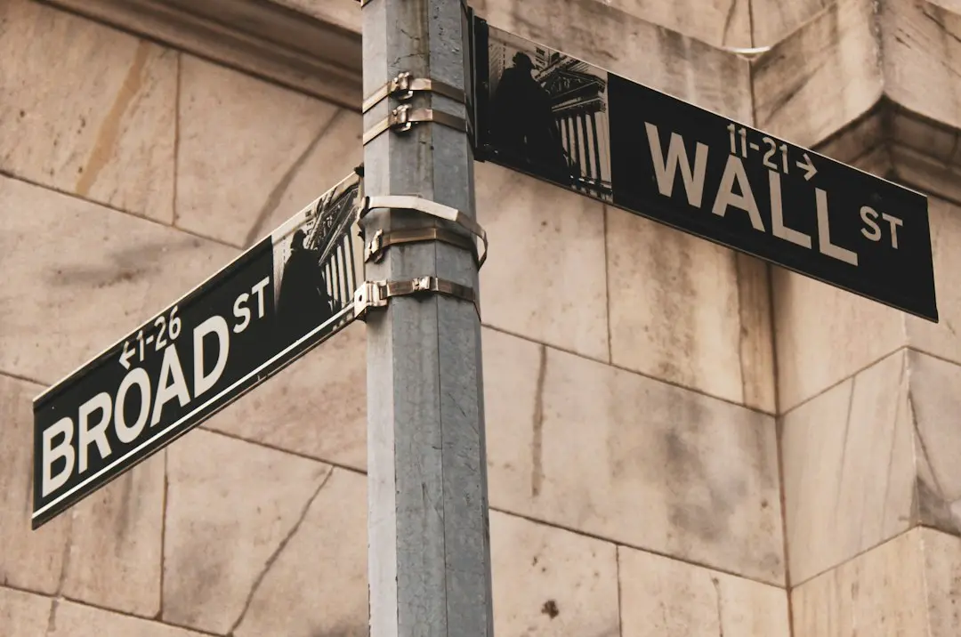 Wall Street se cutremură: Tehnologia se prăbușește sub presiunea petrolului!