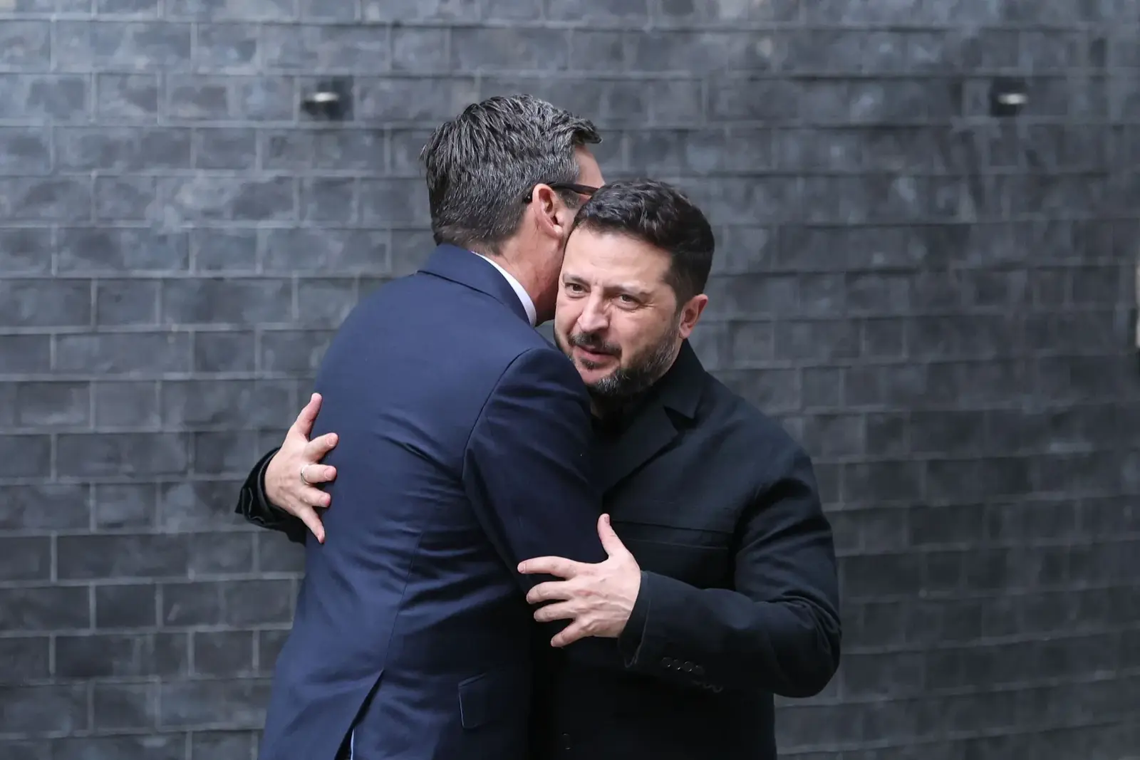 Zelenski primește sprijin necondiționat în Londra, Trump rămâne departe